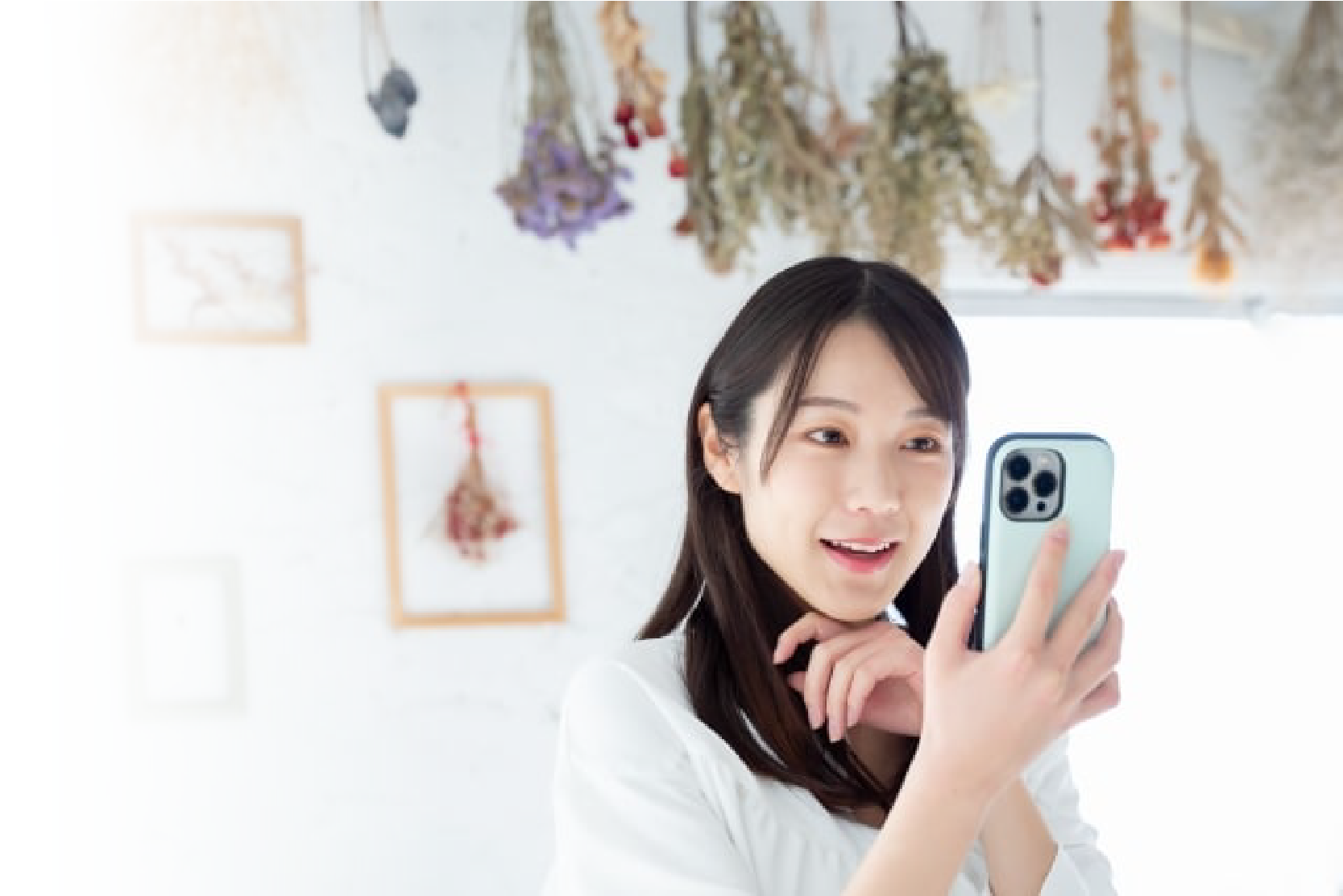 RIBAOの会員登録をする女性のイメージ