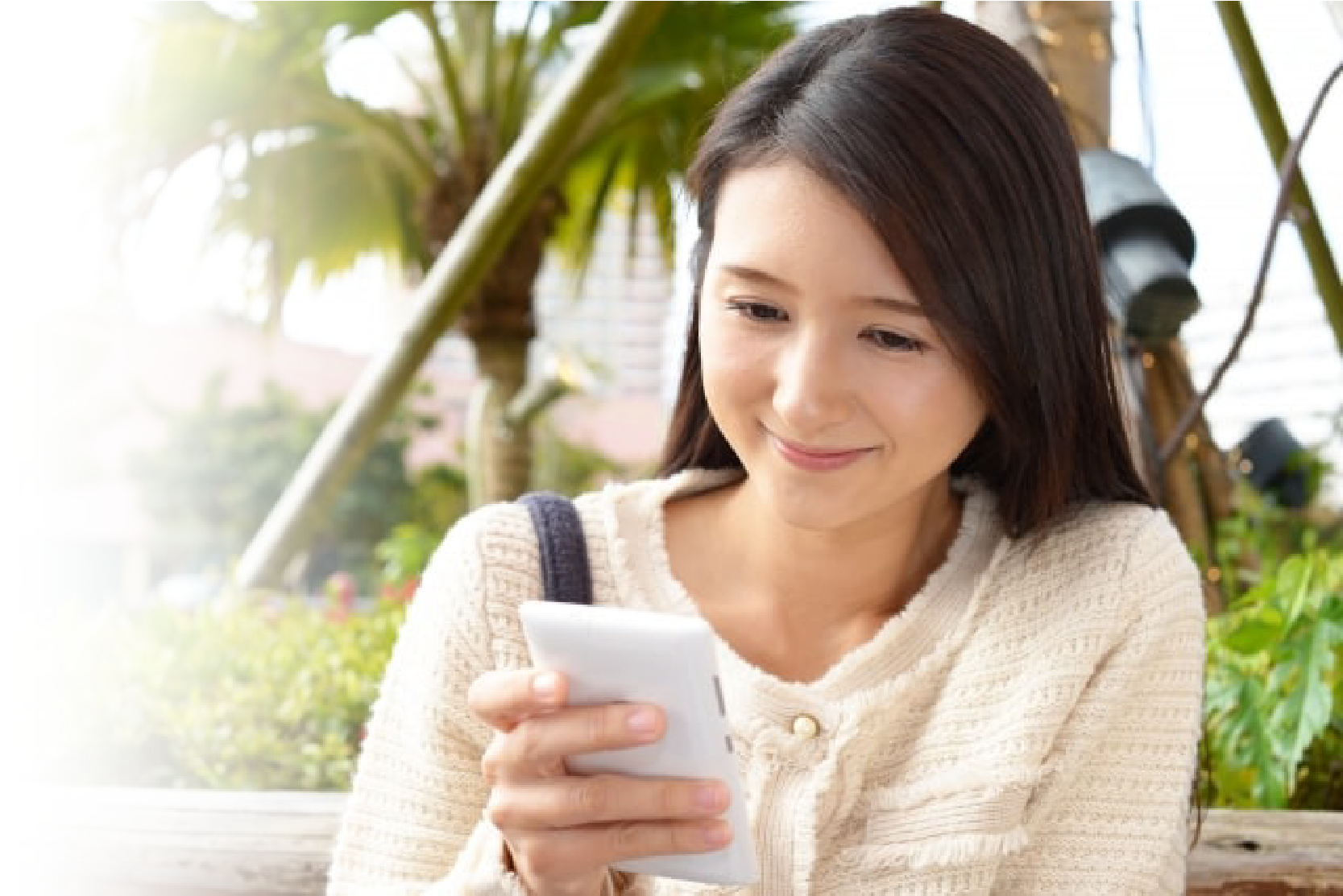 RIBAOのリフォームの依頼登録をする女性のイメージ